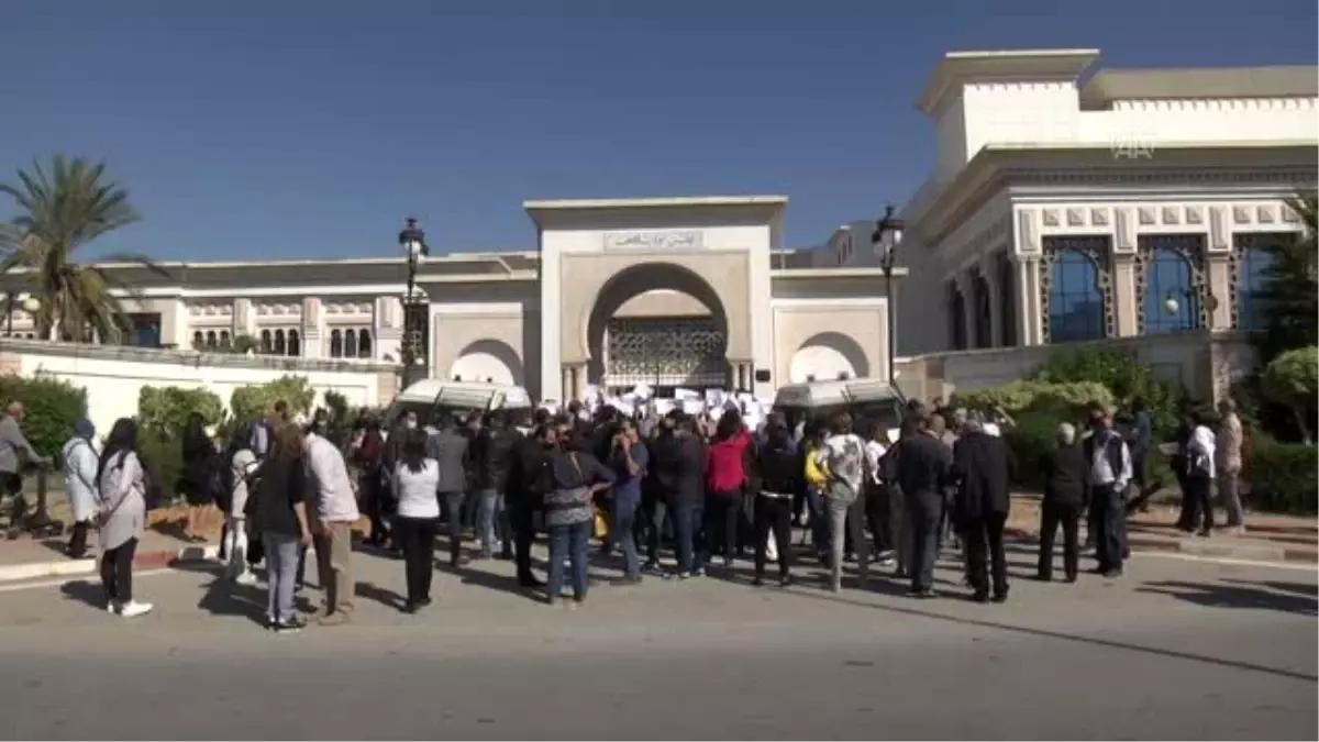 Son dakika! Tunus\'ta medyada yeni düzenlemeler içeren yasa tasarısı protesto edildi