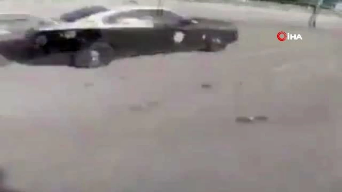 ABD\'de polis, motor sürücüsünün üzerine atladı