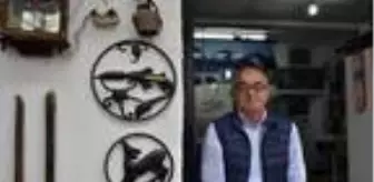 Ata yadigarlarını, müzeye çevirdiği atölyede sergiliyor