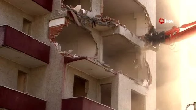 Büyükçekmece'de kentsel dönüşüm kapsamında 2 mahallede yıkım çalışması yapıldı