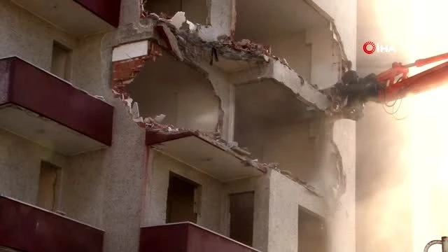 Büyükçekmece'de kentsel dönüşüm kapsamında 2 mahallede yıkım çalışması yapıldı