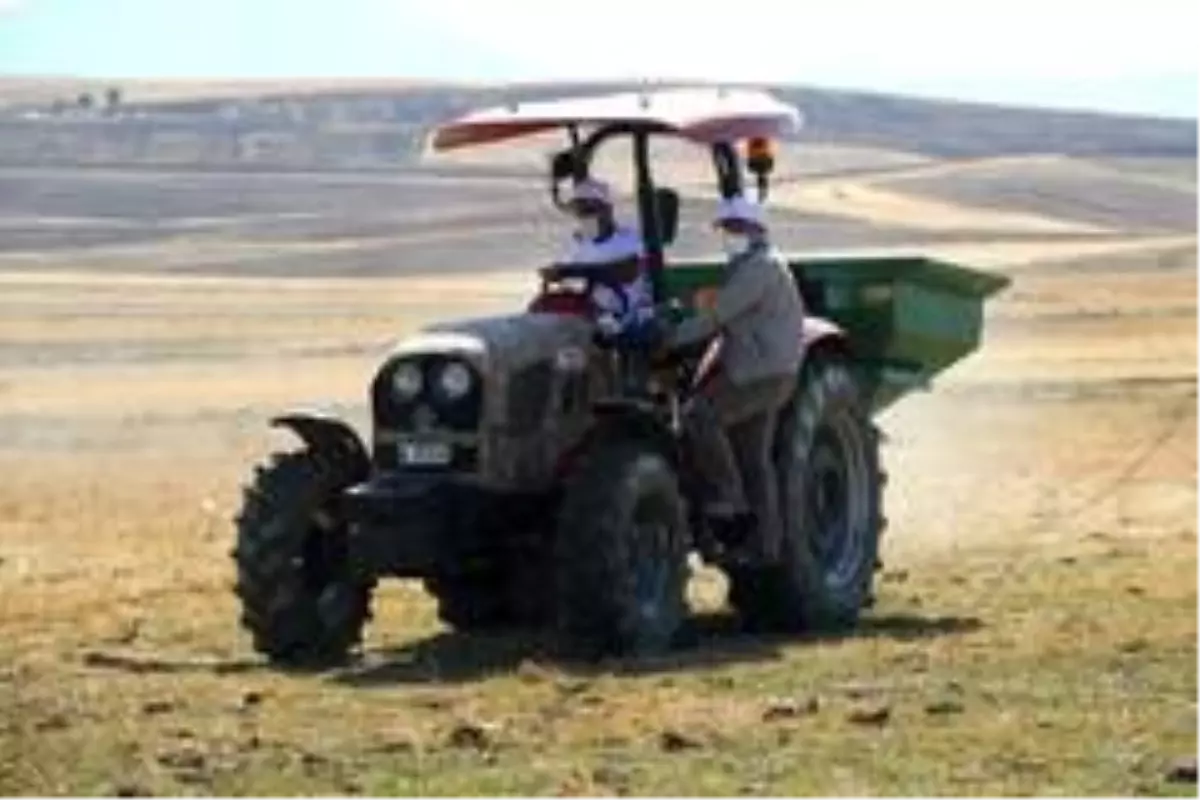 Elazığ\'da meralarda gübreleme çalışması