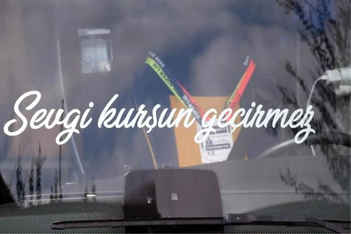 Fenerbahçe\'de taraftarın tasarladığı otobüsün tanıtımı yapıldı