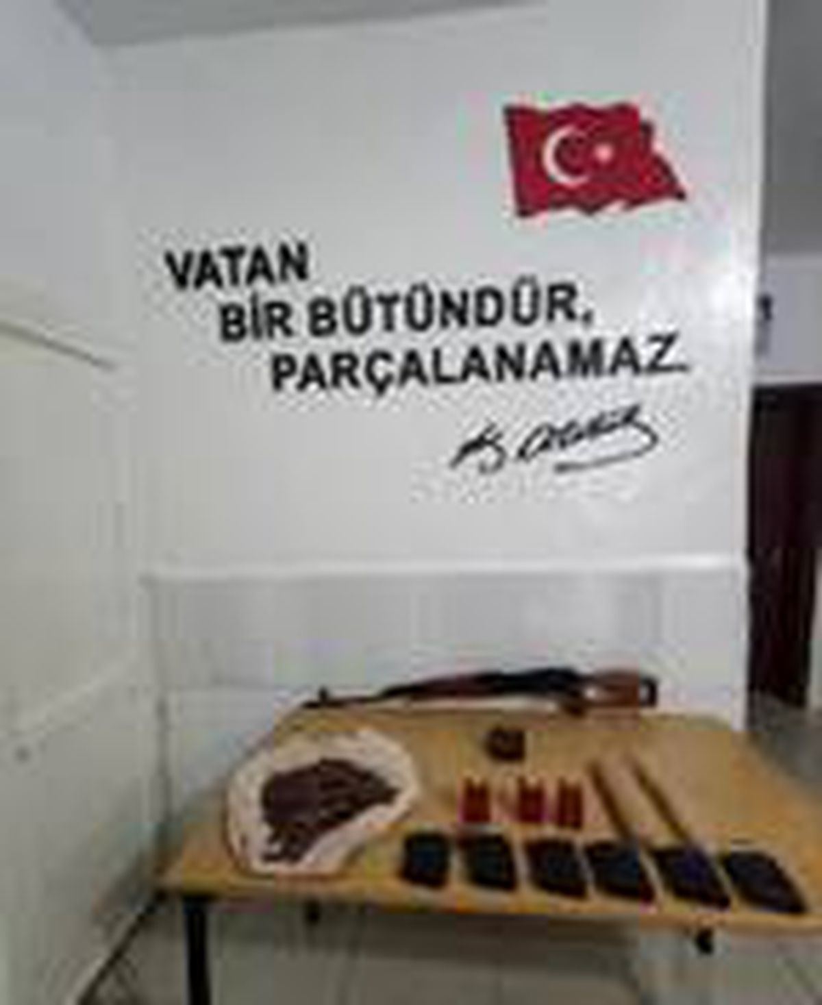 Hakkari\'de PKK\'ya ait silah ve mühimmat ele geçirildi
