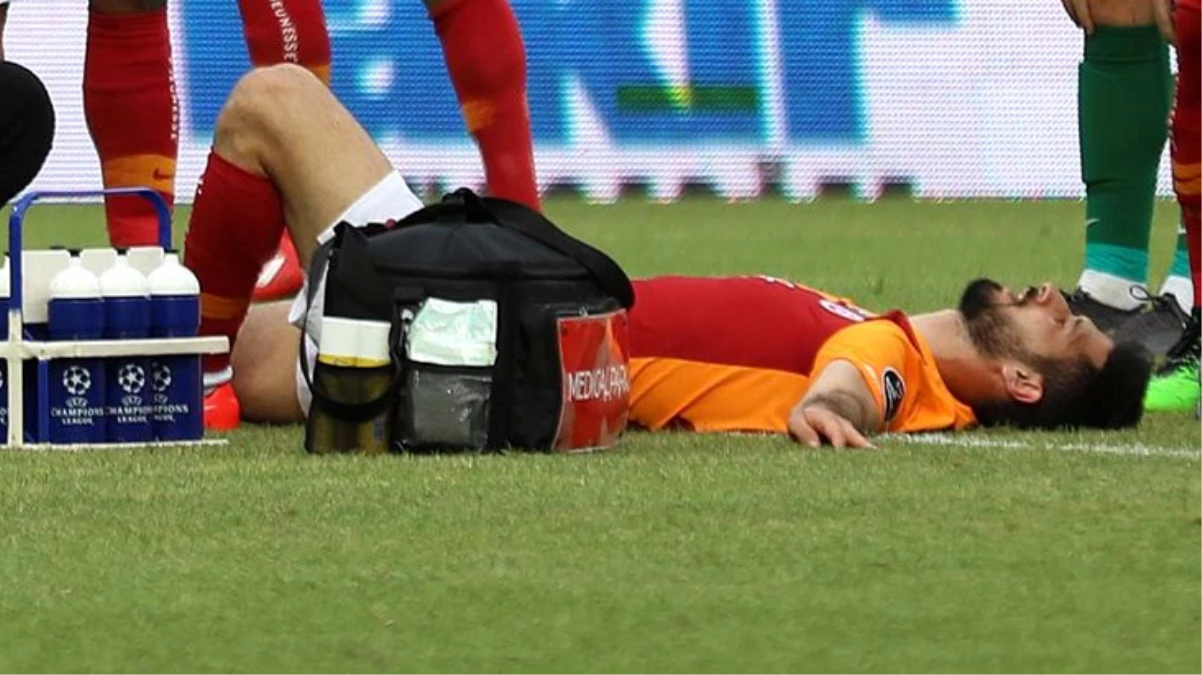 İki kez ayağı kırılan Galatasaraylı Emre Akbaba\'nın bacağının son hali üzüntü yarattı