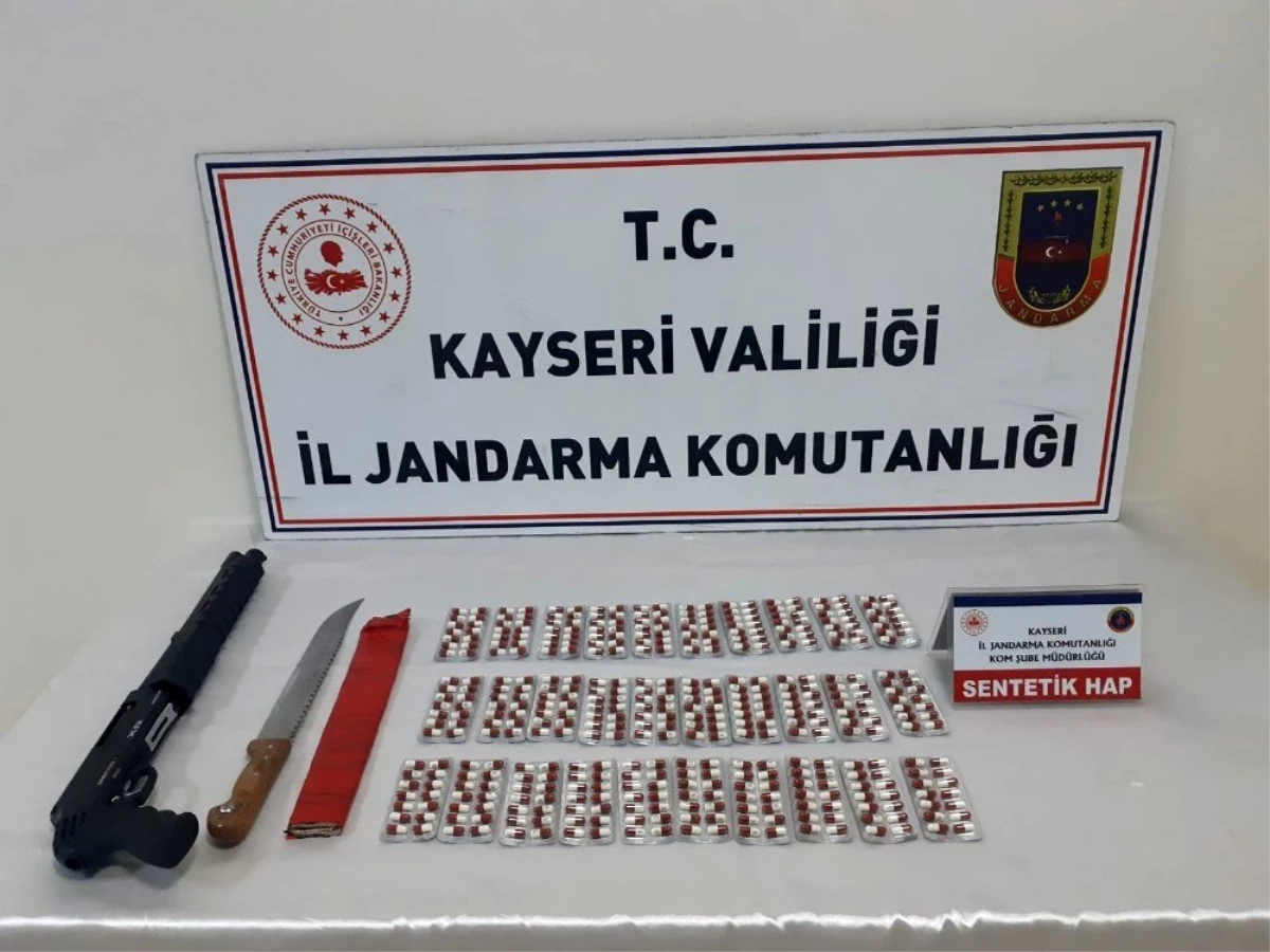 Son dakika: Kayseri\'de 400 adet uyuşturucu hap ele geçirildi