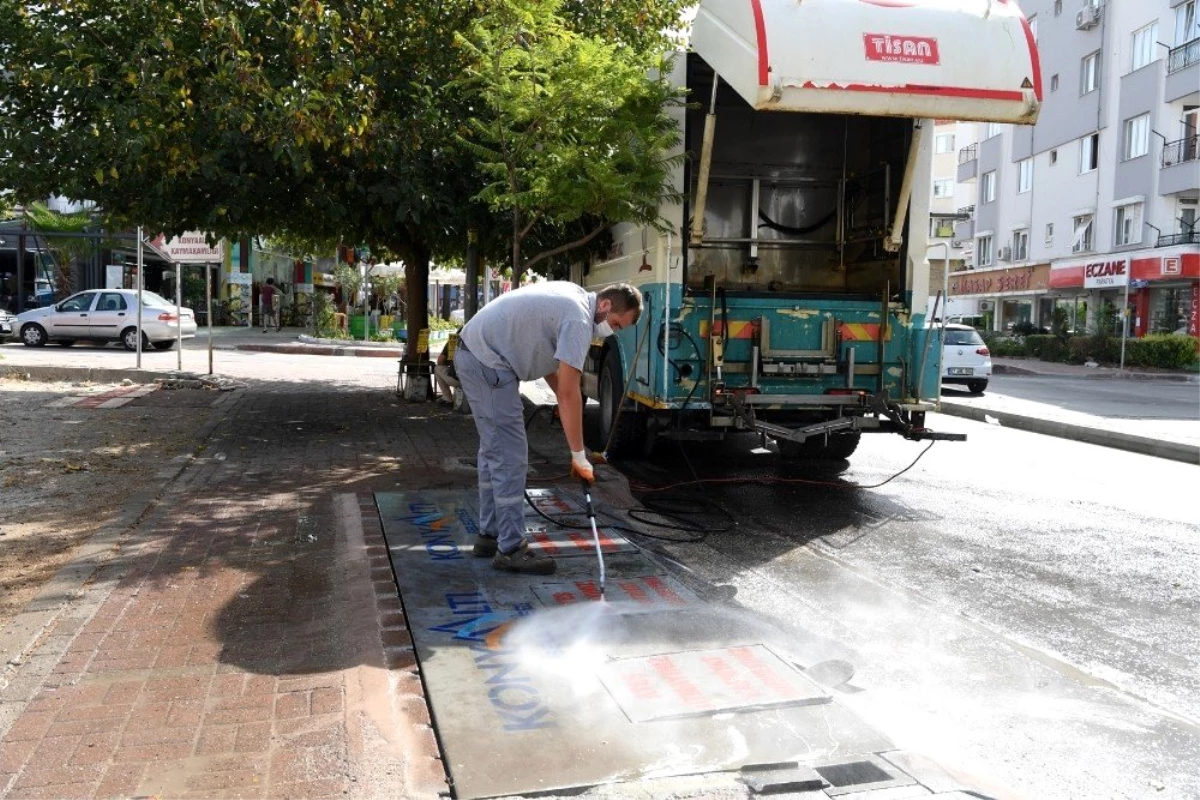 Konyaaltı\'nda çöp konteynerleri dezenfekte edildi