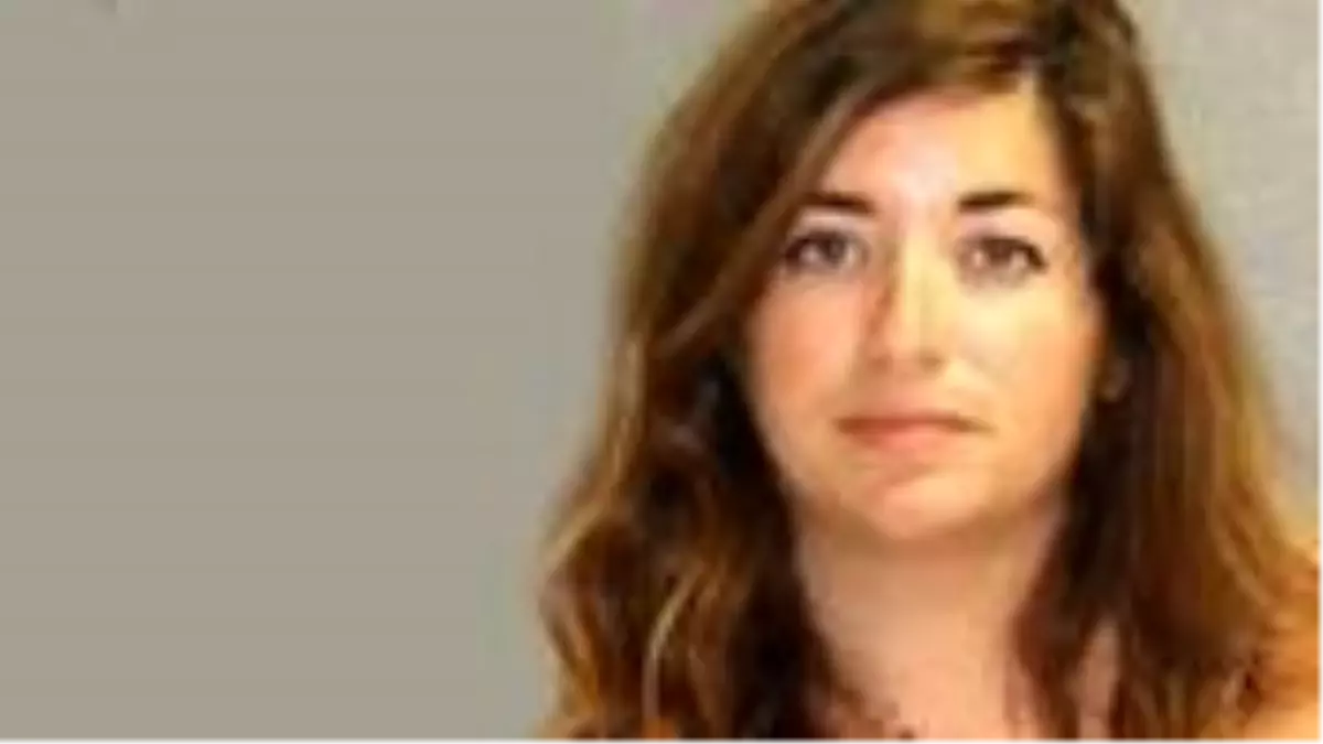 Öğretmen, öğrencisiyle annesi kanepede uyurken ilişkiye girdi