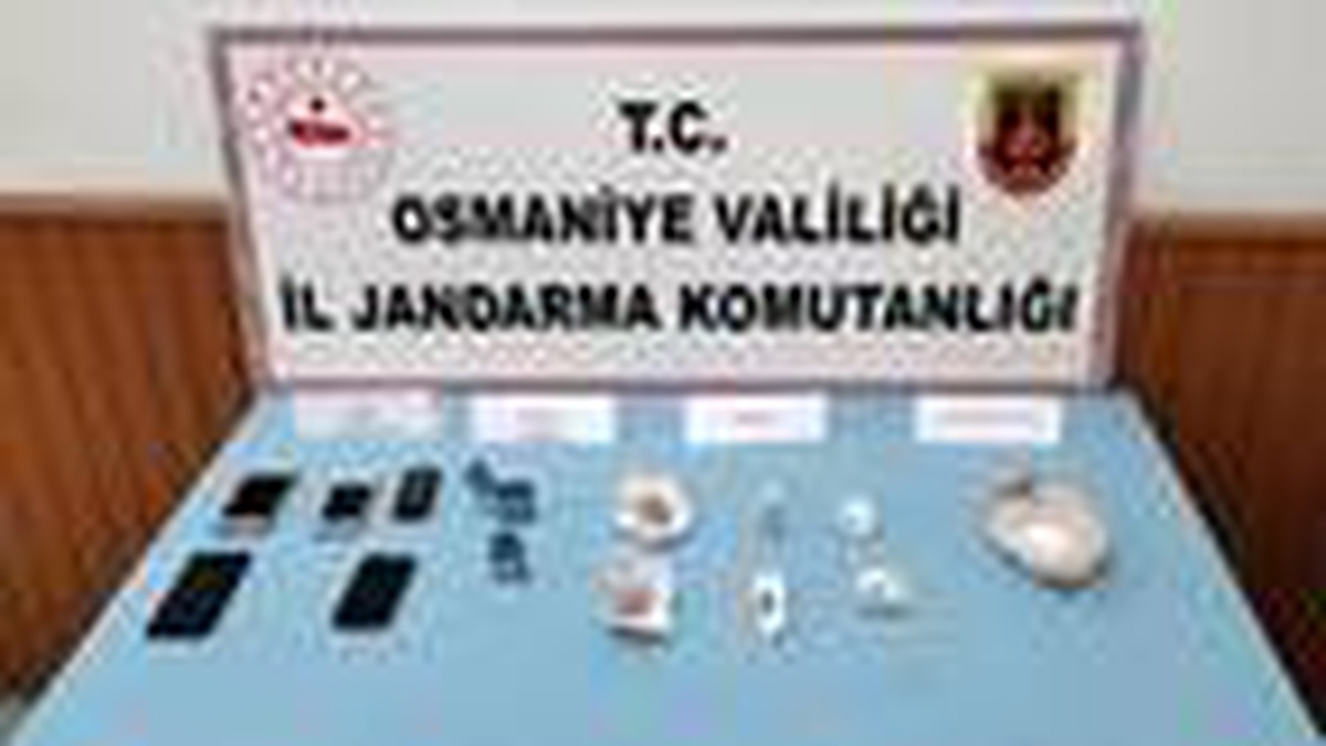 Son dakika haberleri! Otomobilde uyuşturucularla yakalanan 2 kişiye gözaltı
