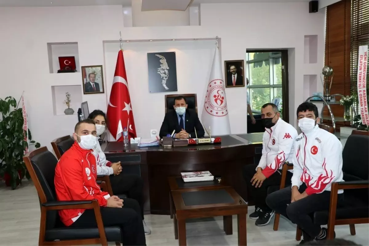 Son dakika spor: Şampiyon Muaythai sporcularından Kabakçı\'ya ziyaret