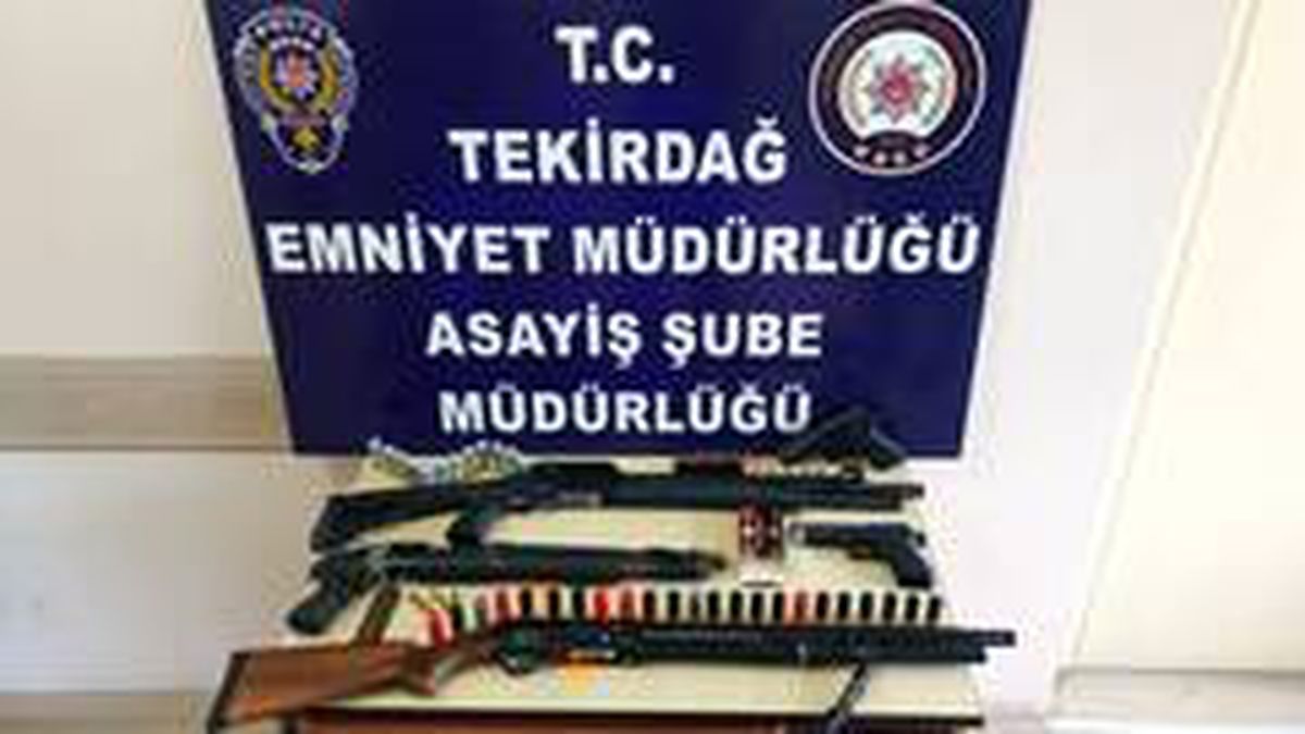 Tekirdağ\'da polisin düzenlediği operasyonda ruhsatsız silahlara el konuldu