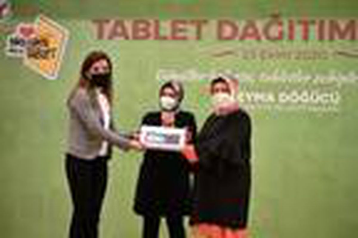 Belediyeden ihtiyaç sahibi öğrencilere tablet desteği