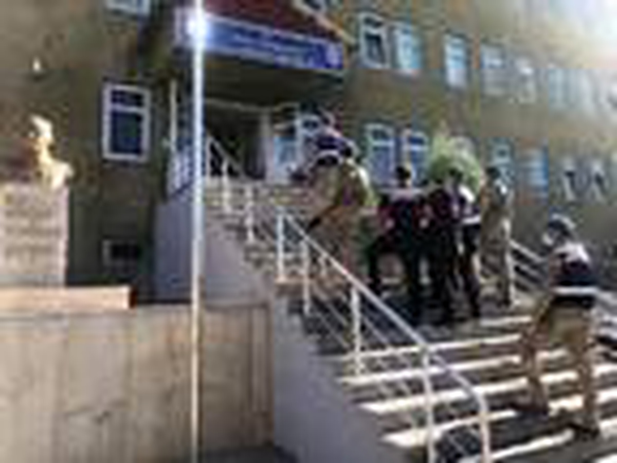 Çocuğa cinsel istismar hükümlüsü, çatıda yakalandı