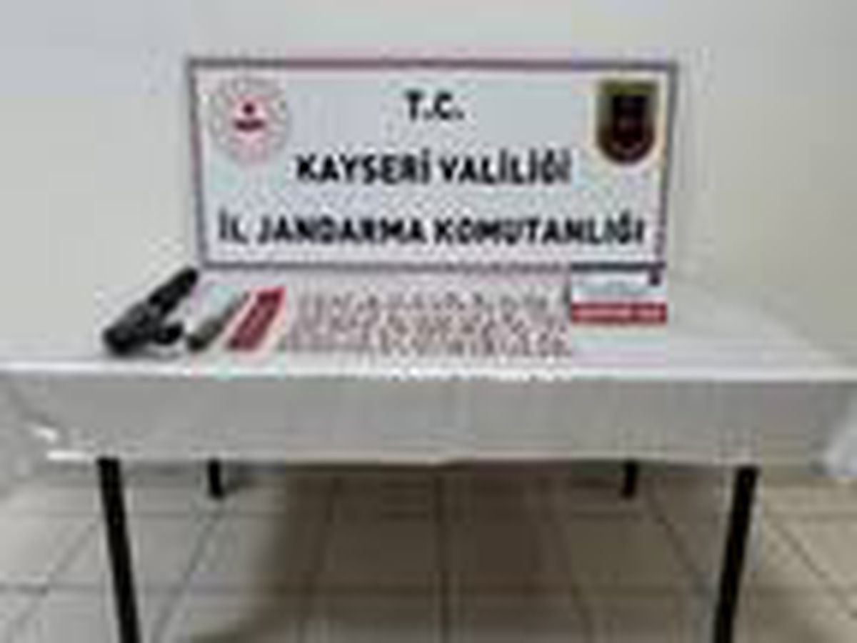 Evinde uyuşturucu hapla yakalandı