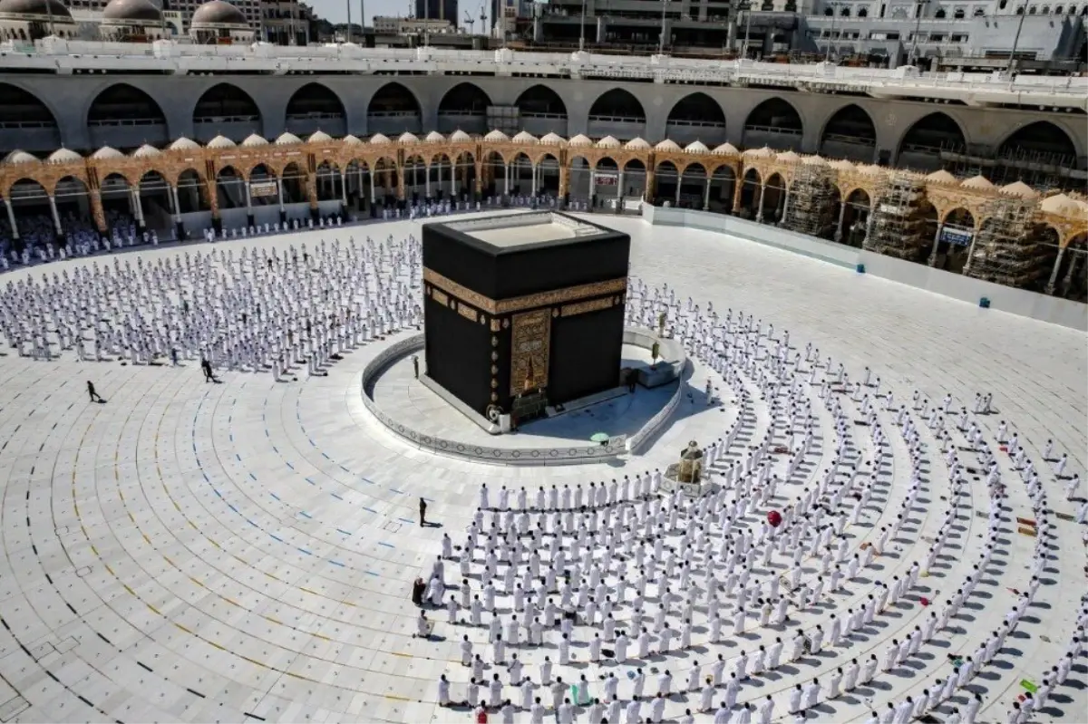 Kabe\'de 7 ay sonra ilk cuma namazı kılındı