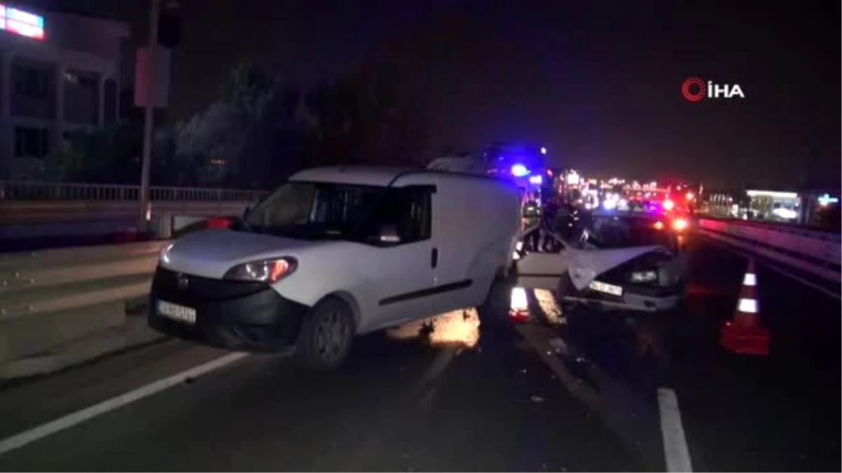 Son dakika haberi... Kocaeli\'de otomobil hafif ticari araçla çarpıştı: 1\'i ağır 2 yaralı