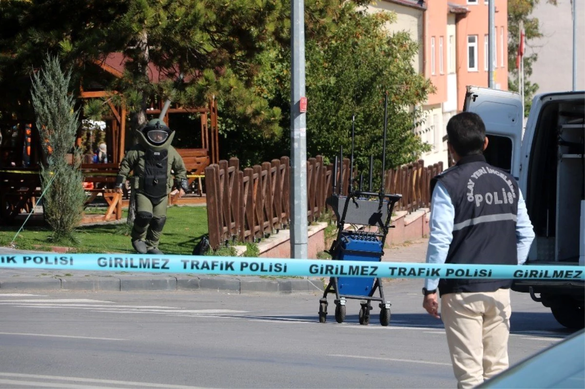 Uyarıları hiçe sayan meraklı vatandaştan ilginç tepki: "Niye izliyorsun?"