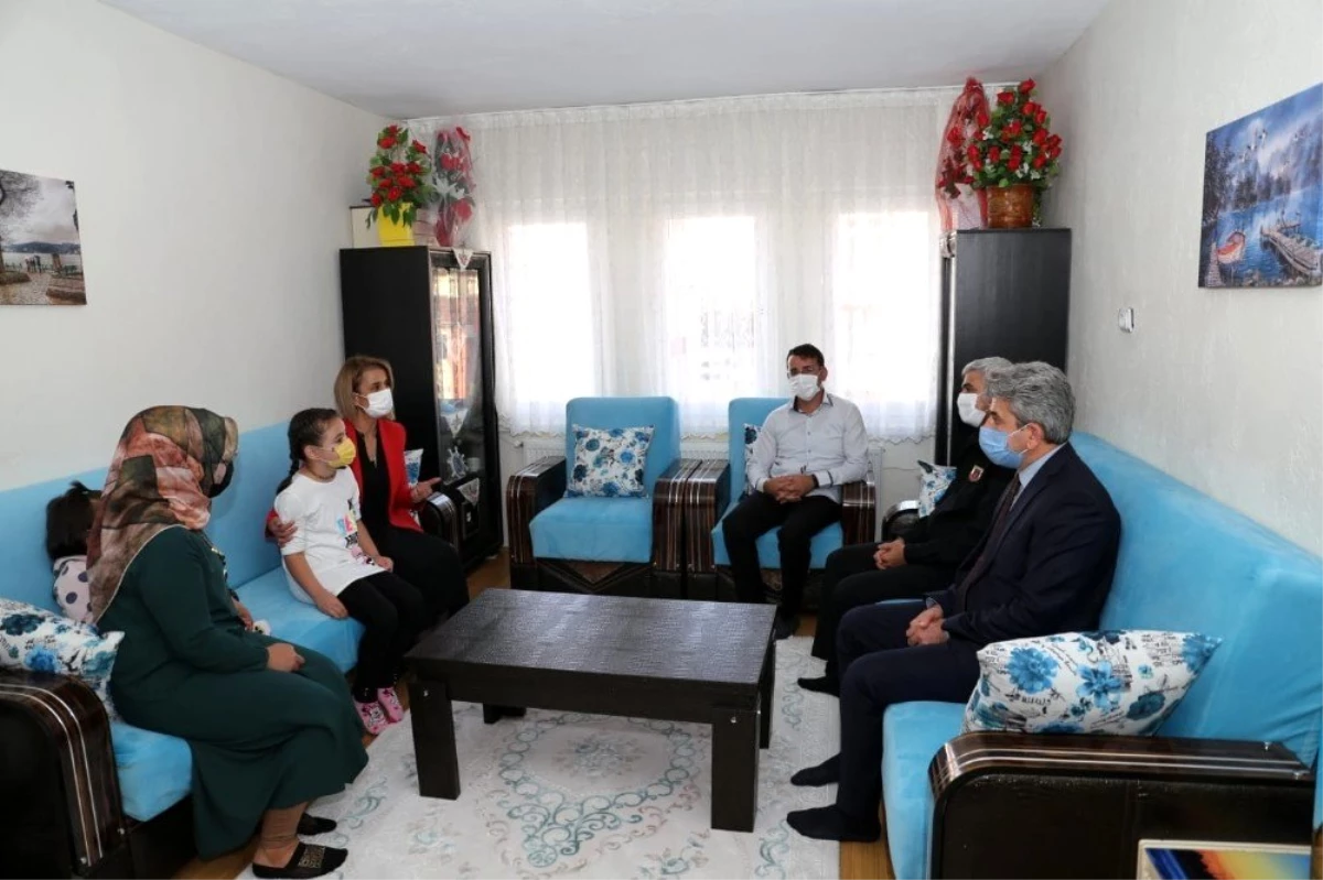 Son dakika haber! Vali Becel, şehit ailesi ve Gazi ziyaretinde bulundu