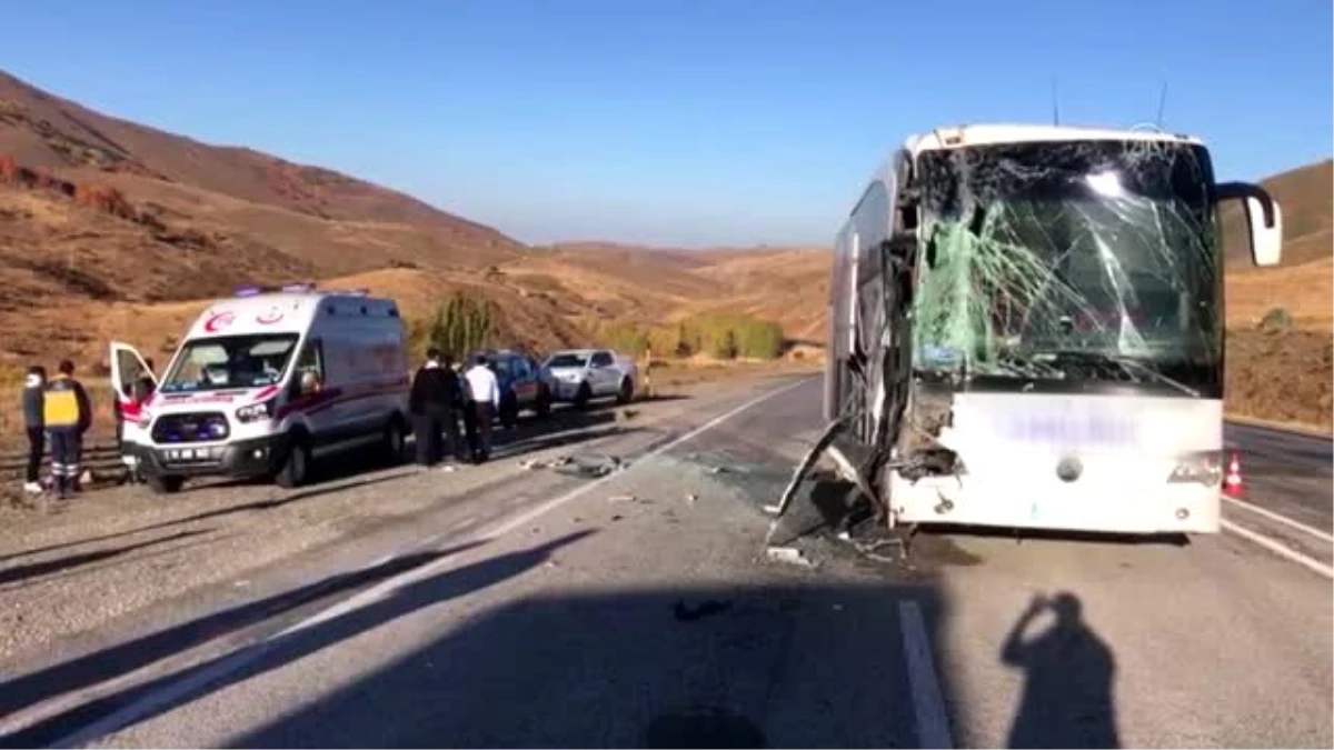 Yolcu otobüsü tırla çarpıştı: 6 yaralı - SİVAS