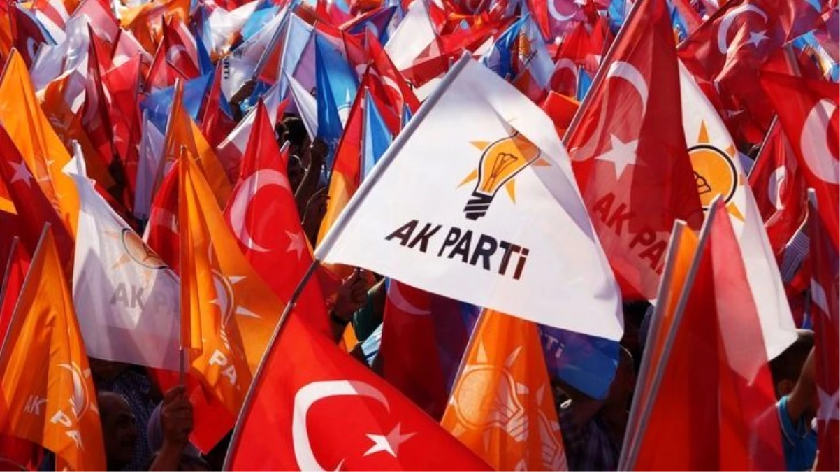 AK Parti\'nin İstanbul\'da 22 ilçe başkanını görevden aldığı iddia edildi