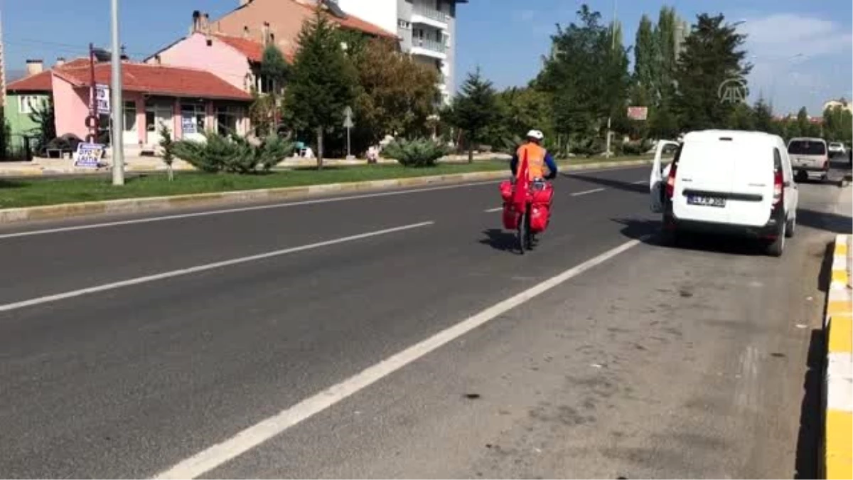 Ankara\'ya pedal çeviren bisikletli Banaz\'a ulaştı
