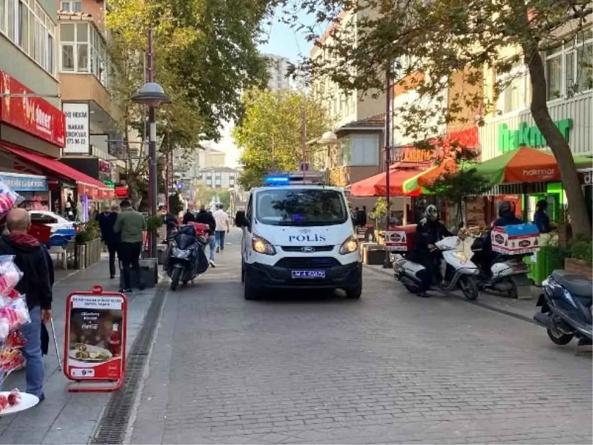 Ataşehir\'de maske denetimi; Maskeli çocuklara şeker dağıtıldı