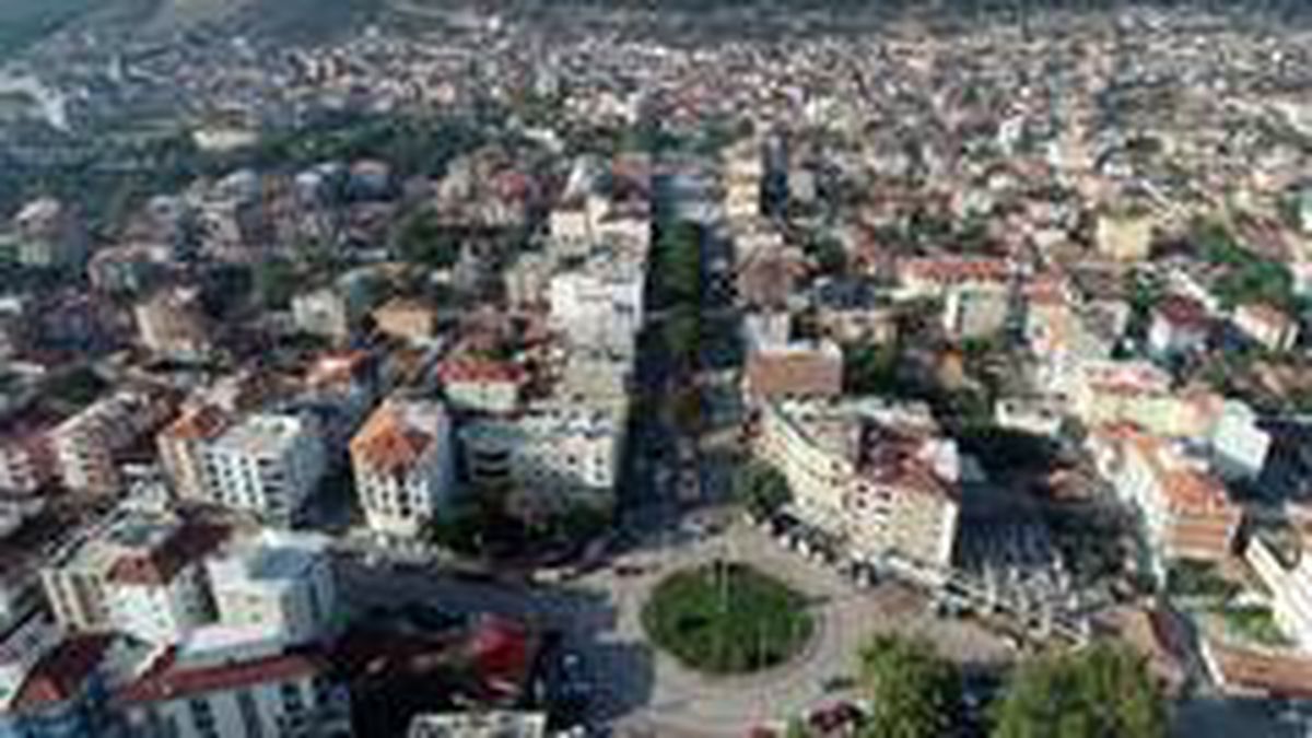 Gölmarmara\'nın Prestij Caddesi\'nde peyzaj çalışmaları başladı