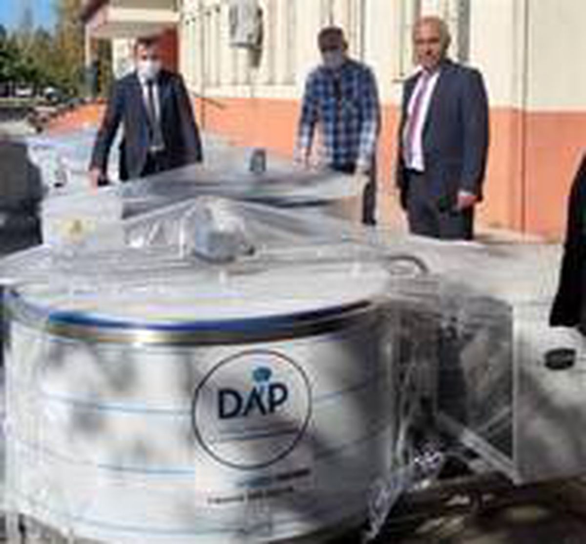 Iğdır\'da süt üreticilere süt soğutma tankı verildi