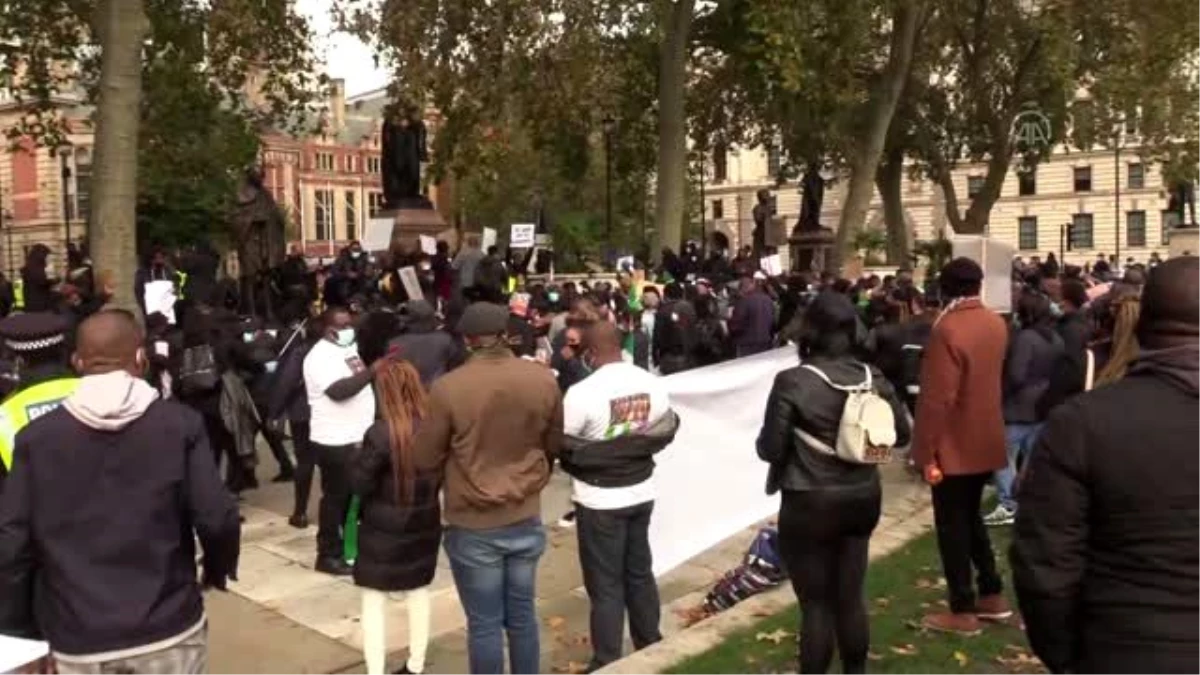 İngiltere\'de yaşayan Nijeryalılar\'dan, Nijerya\'daki "polis şiddetine" karşı gösteri