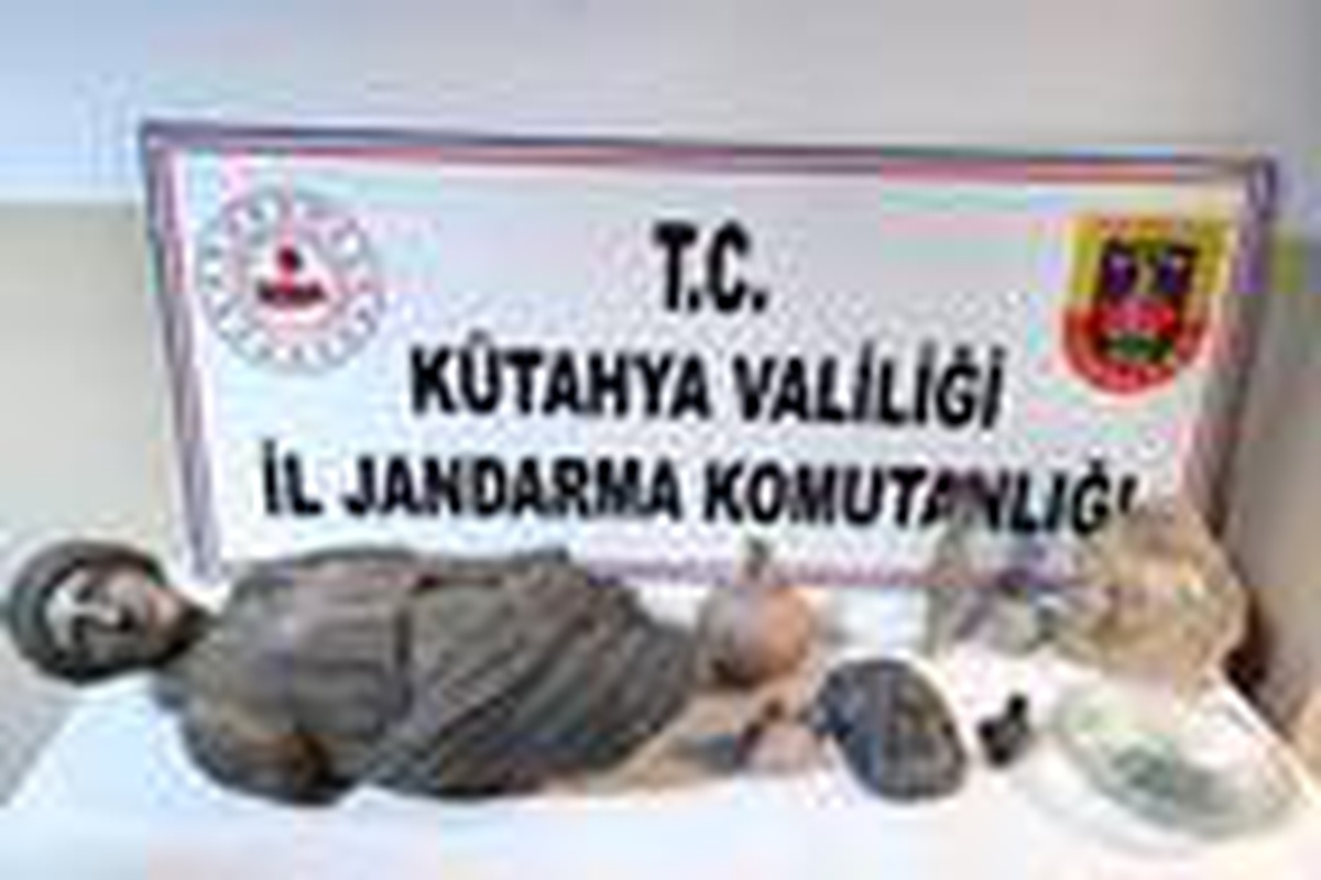 Jandarmanın durdurduğu araçta tarihi eser ele geçti