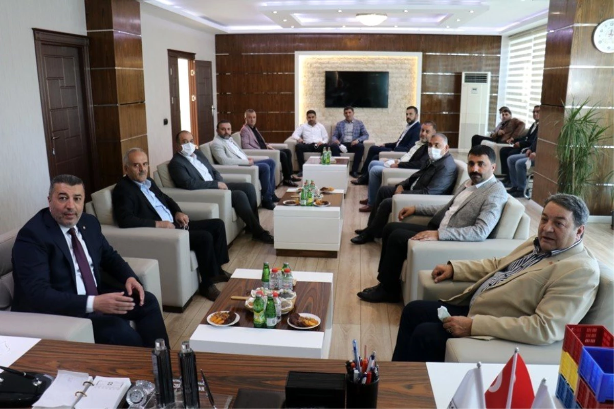 MHP'nin borsa ziyaretinde kayısı konuşuldu