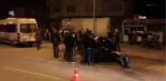 Son dakika haberi... Otomobil park halindeki minibüse arkadan çarptı: 1 ölü, 1 yaralı