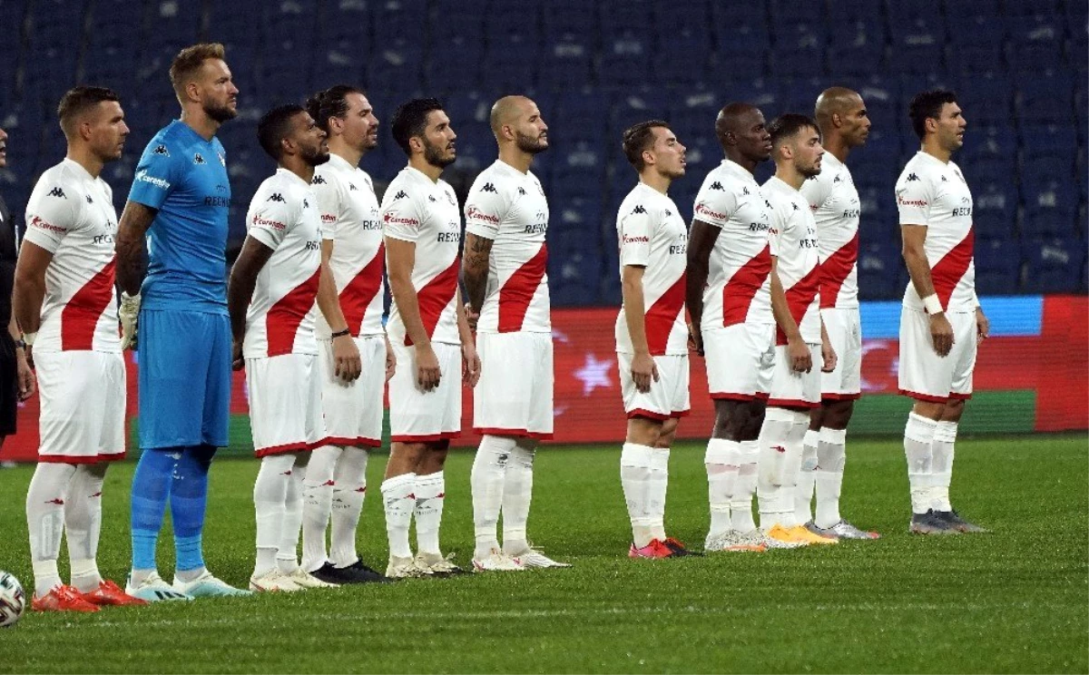 Süper Lig: Medipol Başakşehir: 2 FT Antalyaspor: 1 (Maç devam ediyor)