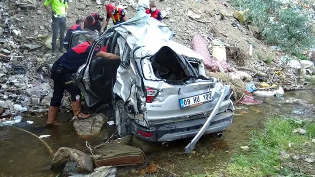 Uçuruma yuvarlanan otomobil hurdaya döndü! Feci kazada anne ve kızı yaşamını yitirdi