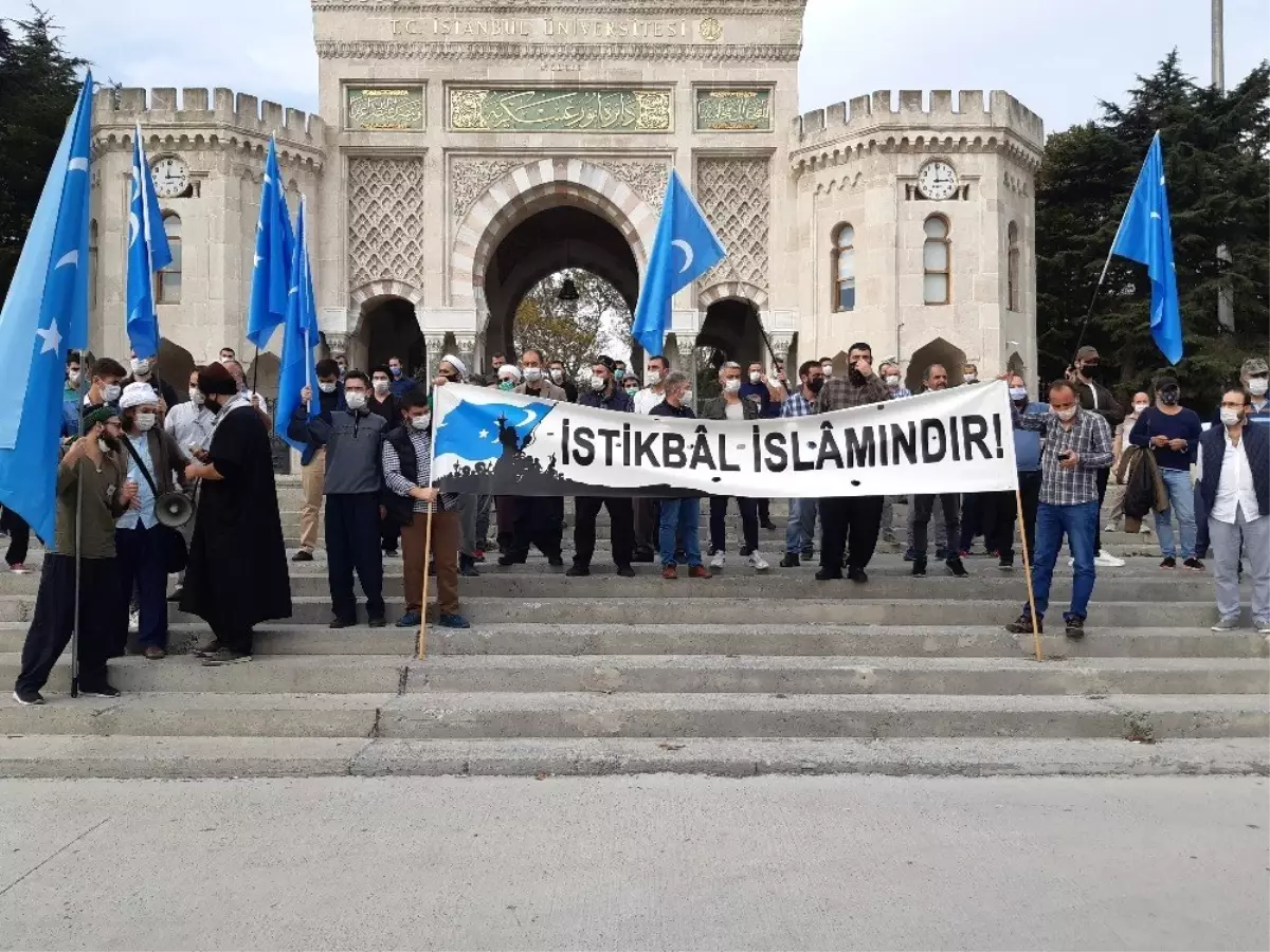 Beyazıt Meydanı\'nda Fransa\'nın İslam\'a karşı açıklamaları protesto edildi