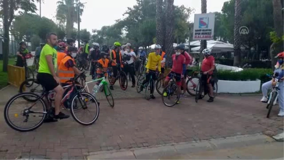 Bisikletçiler kazalara dikkati çekmek için Kalamış Parkı\'nda bir araya geldi