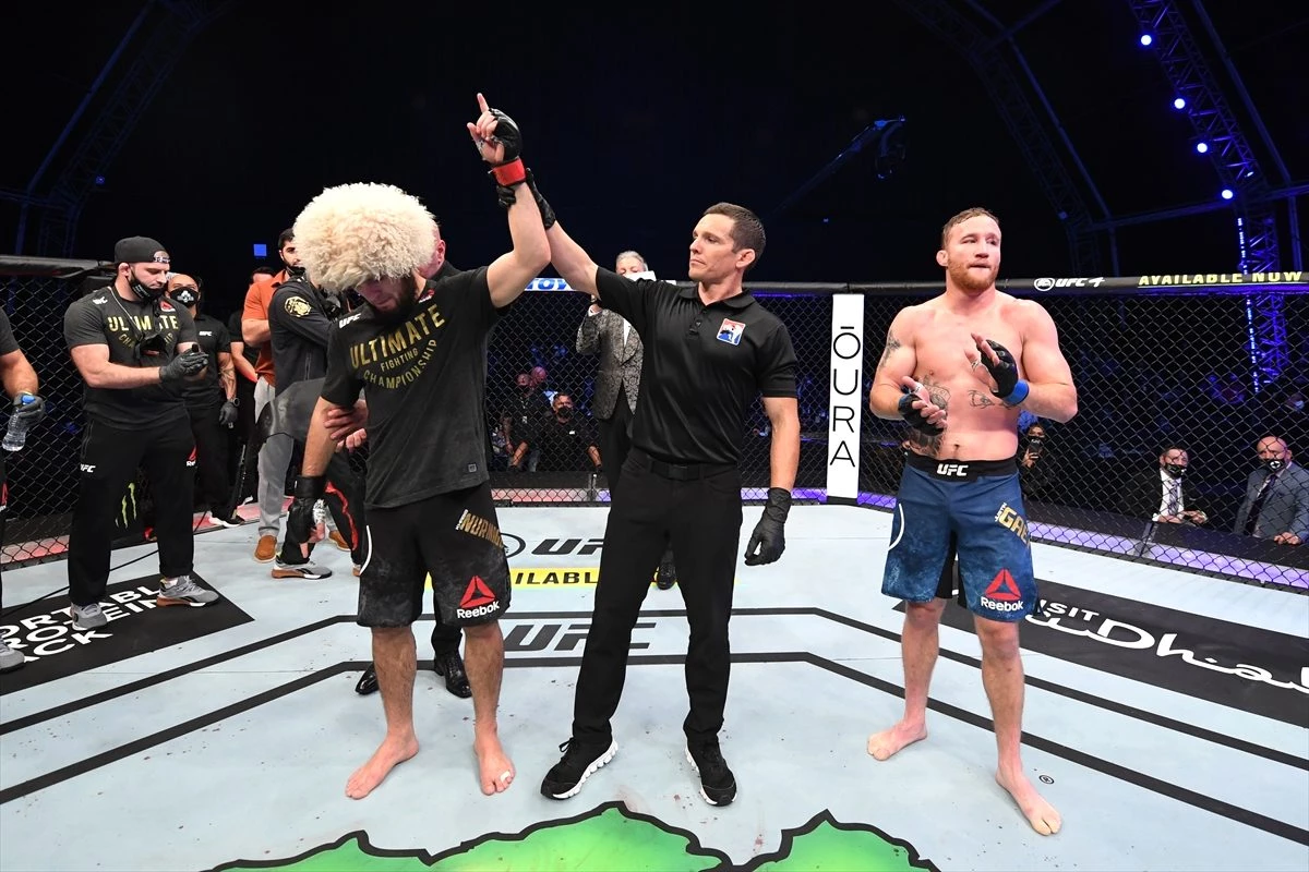 Emekli olan Khabib Nurmagomedov\'a ünlü sporculardan tebrik mesajı yağdı