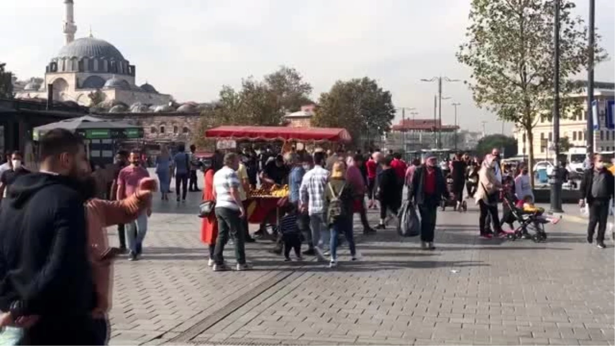 Son dakika haberi | Eminönü Meydanı\'nda drone destekli Kovid-19 denetimi