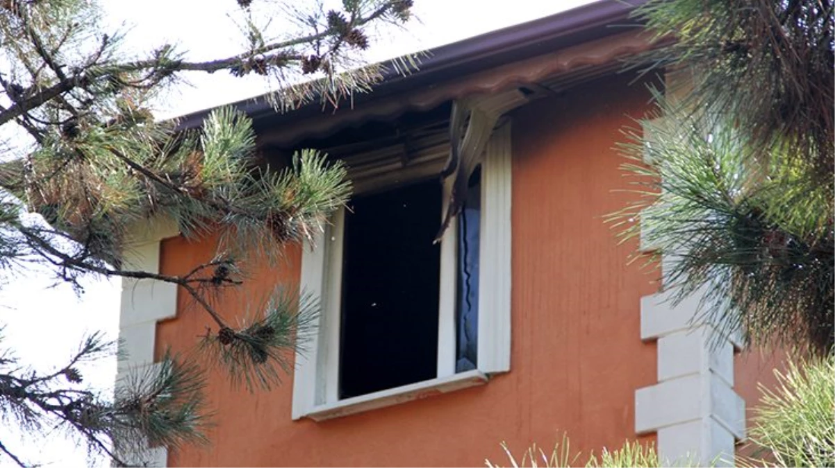 Evde çıkan yangında dumandan zehirlenen 2 çocuk hayatını kaybetti