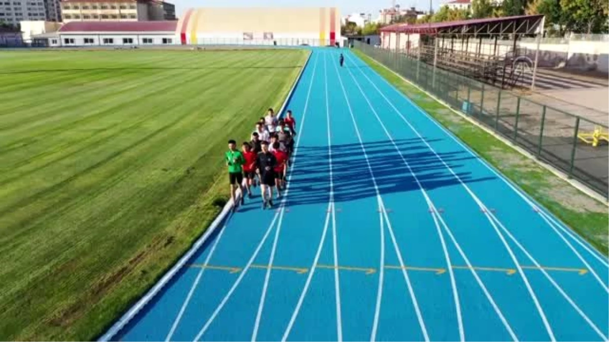 Geleceğin yıldız atletleri, yarışlara Kapadokya\'nın engebeli arazilerinde hazırlanıyor