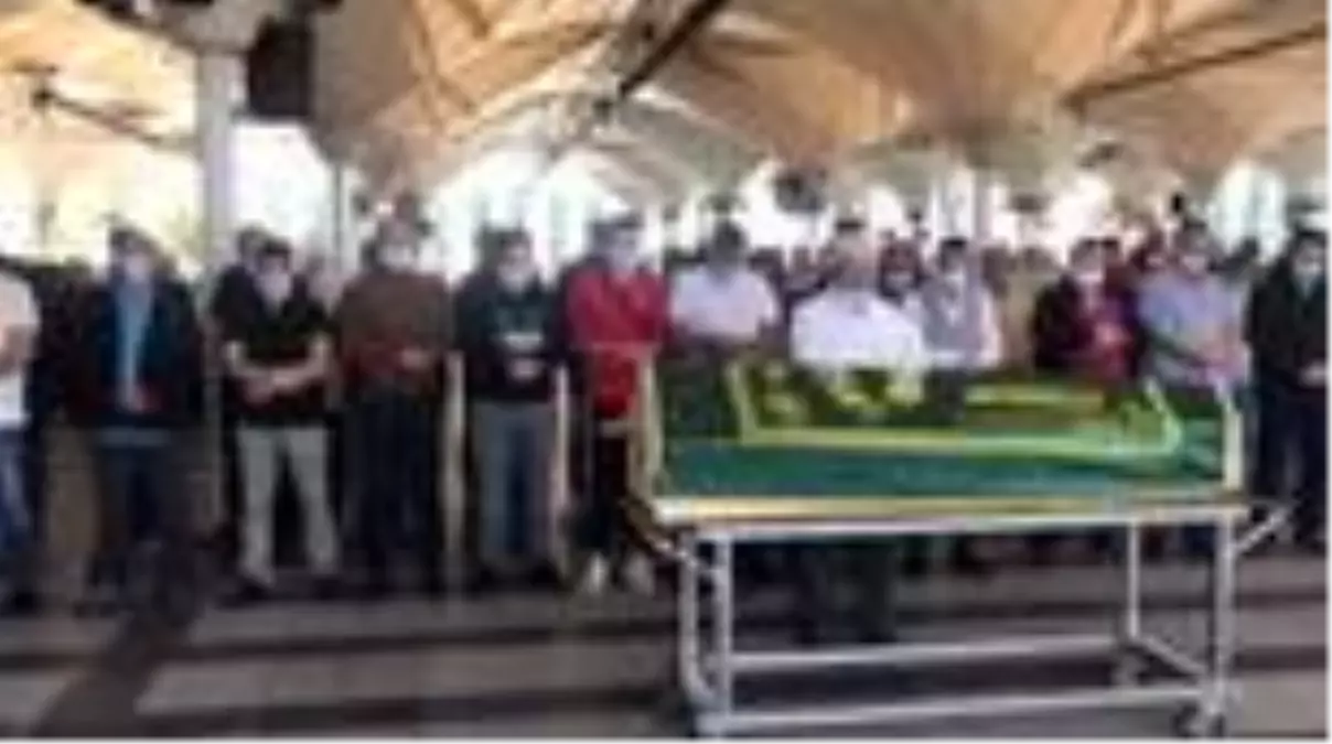 Kick boksun Türkiye\'deki öncülerinden Tarık Solak toprağa verildi