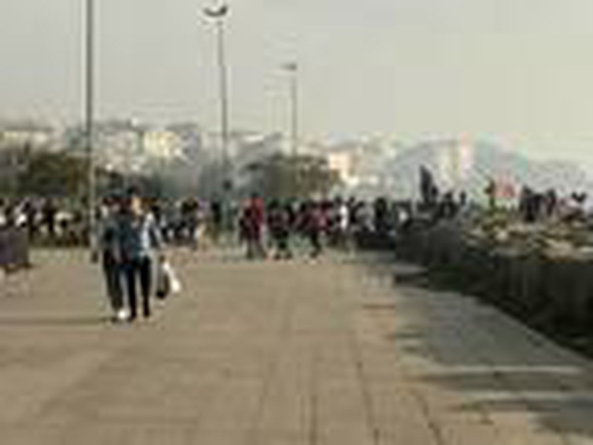 Moda Sahili\'nde dikkat çeken kalabalık