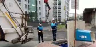 Pendik'te yürekleri ısıtan görüntü: Metrelerce çöp kuyusuna inerek yavru kediyi böyle kurtardı