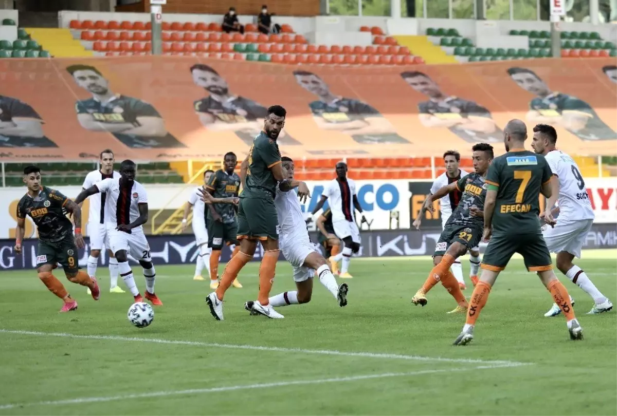 Süper Lig: Aytemiz Alanyaspor: 1 -Fatih Karagümrük: 0 (İlk yarı)