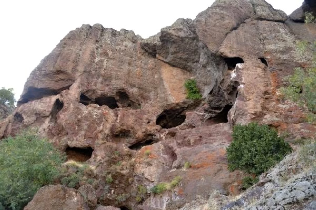 1500 yıl önce Hristiyanların gizli ibadet yaptıkları mağaralar ilgi çekiyor