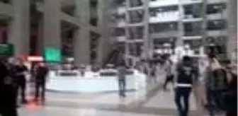 Son dakika haber! Adliyeye kesici aletle giren şahıs gözaltına alındı