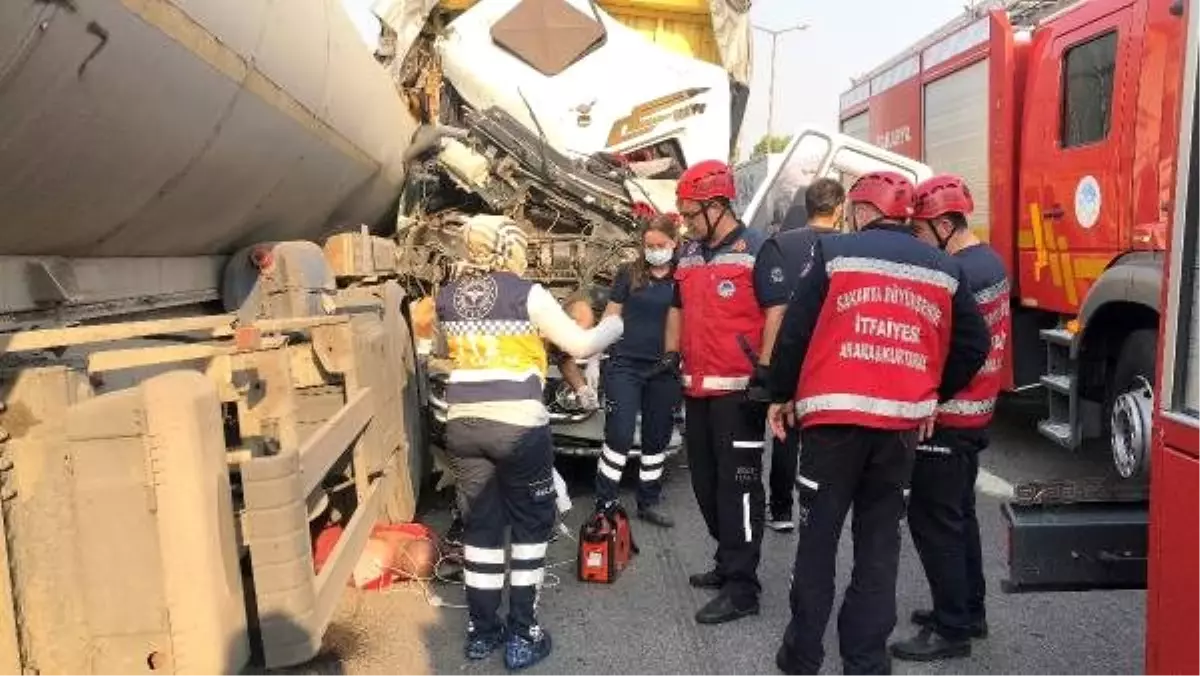 Altına girdiği tankere kamyonun çarpmasıyla öldü