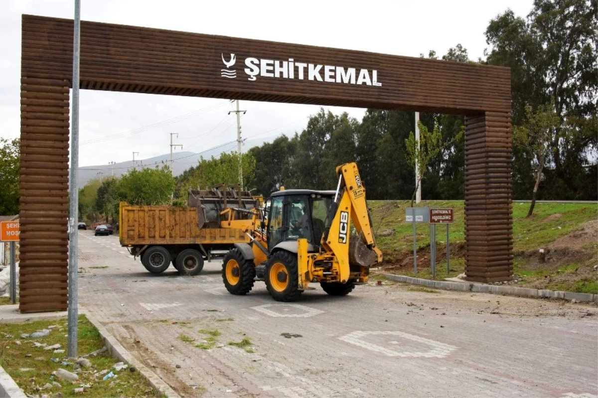 Son dakika haber... Aşağı Şehitkemal\'e Aliağa Belediyesinden hizmet yağmuru