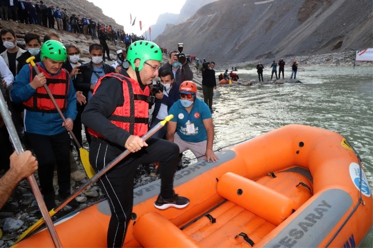 Bakan Kasapoğlu, Zap Nehri\'nde rafting yaptı