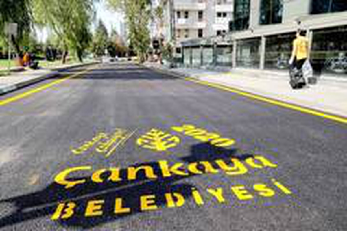 Çankaya Belediyesi asfalt çalışmalarına hız kesmeden devam ediyor